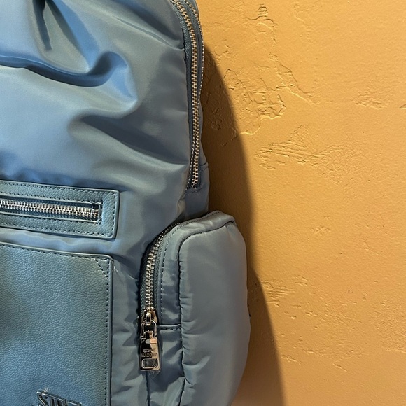 Steve Madden BHAYVE Large Blue Backpack With Matching Wristlet - Picture 6 of 8